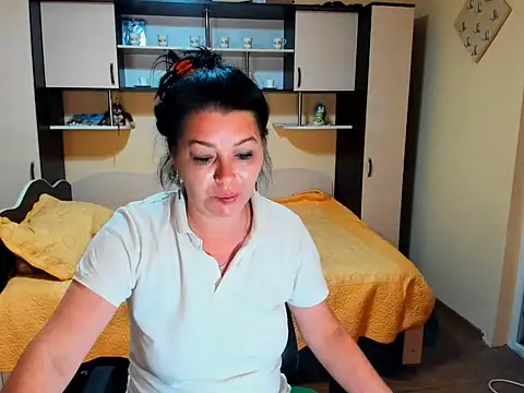 Snapshot of Soffy_Skye chatting on 06/19/26, 04:29 Soffy Skye online show from 06/19/26, 04:29