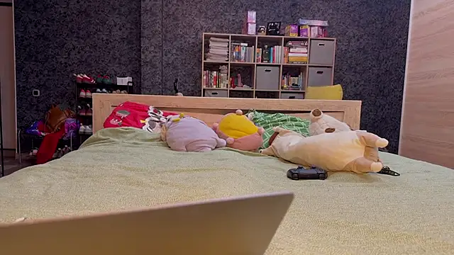 AzureEyes online show from 12/18/25, 03:38