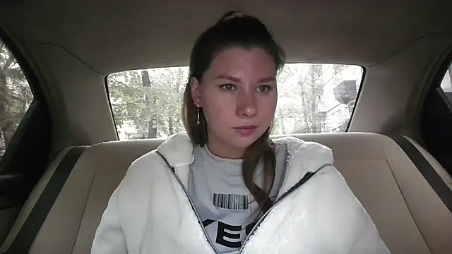 Snapshot of YourEmilie chatting on 10/06/25, 02:29 YourEmilie online show from 10/06/25, 02:29