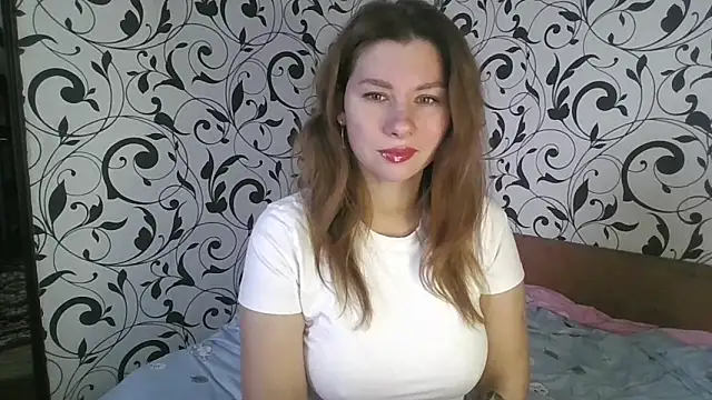 Snapshot of YourEmilie chatting on 10/21/25, 07:52 YourEmilie online show from 10/21/25, 07:52