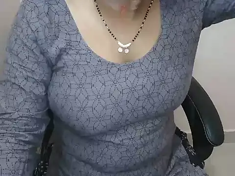 bold naina online show from 10/18/25, 03:41