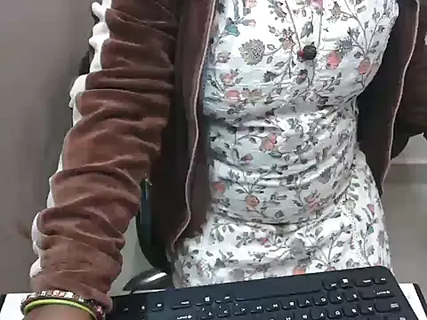 bold naina online show from 12/15/25, 03:56