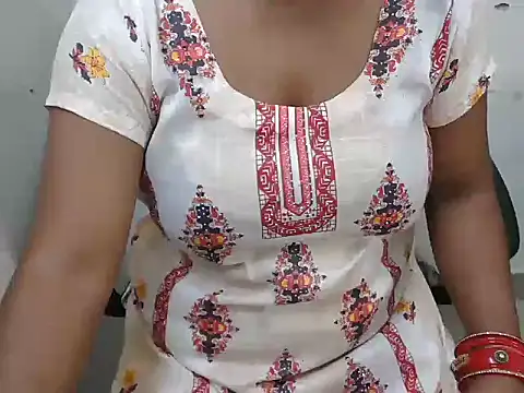 bold naina online show from 10/08/25, 03:52