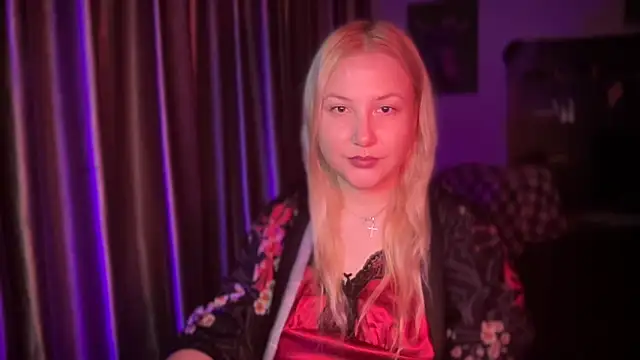 BikiHellena online show from 12/15/25, 04:40