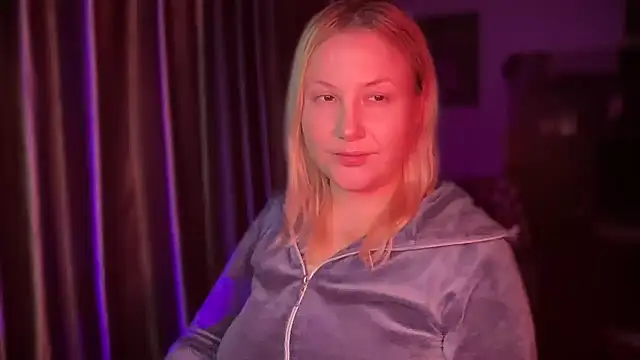 BikiHellena online show from 02/02/26, 05:23