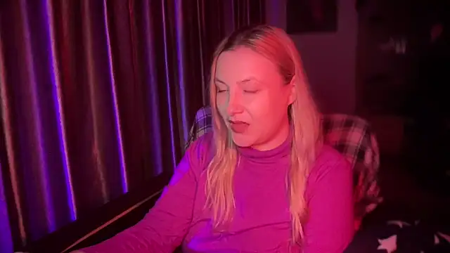 BikiHellena online show from 11/28/25, 12:22