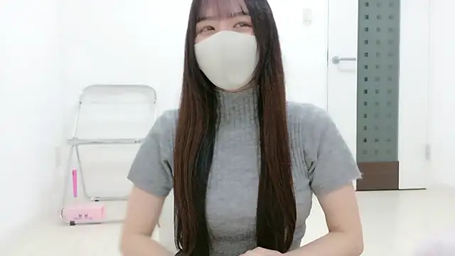  Mia land  online show from 11/30/25, 01:45