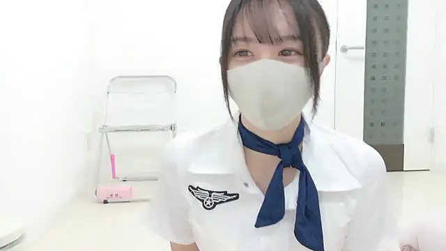  Mia land  online show from 11/28/25, 01:22