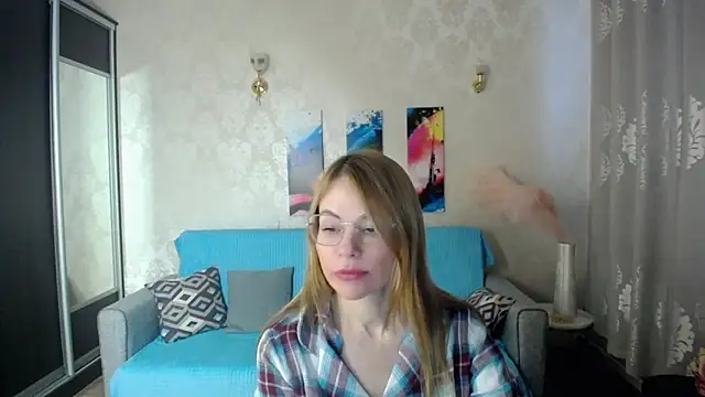 shy hot cat online show from 12/01/25, 08:26