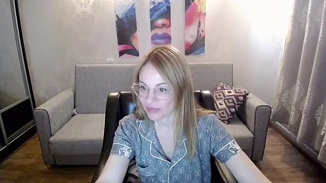 shy hot cat online show from 09/22/25, 10:21