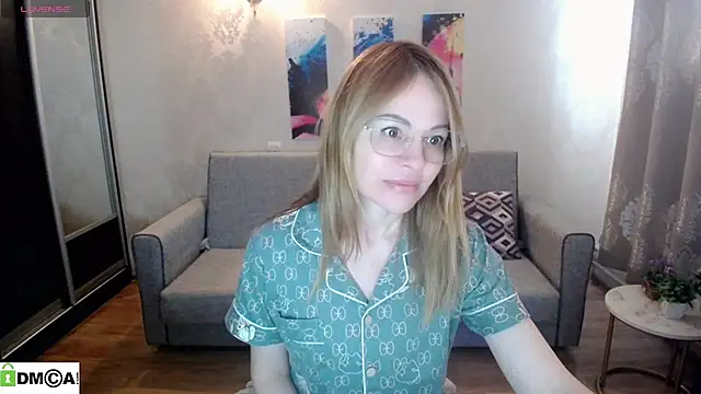 shy hot cat online show from 11/03/25, 07:46