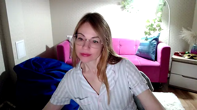 shy hot cat online show from 11/29/25, 09:53