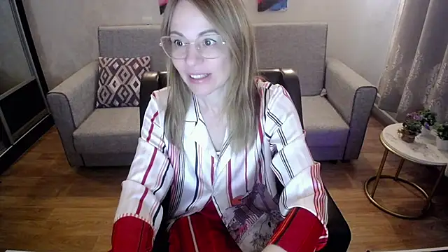 shy hot cat online show from 10/06/25, 09:21