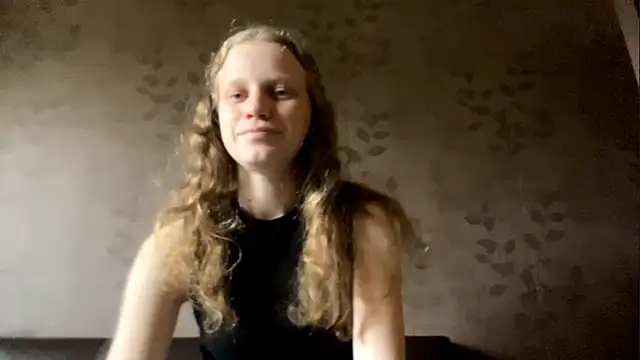 Snapshot of GlyndaCaver chatting on 10/05/25, 10:39 GlyndaCaver online show from 10/05/25, 10:39