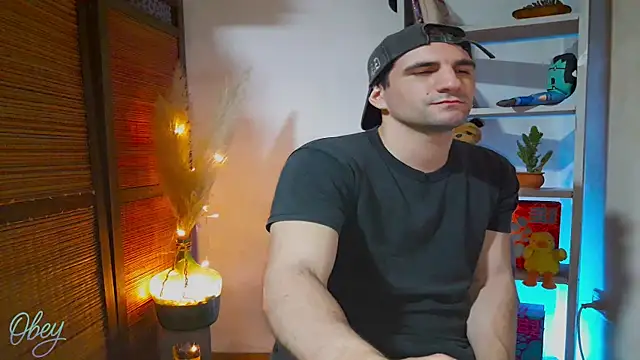 Snapshot of ObeyLust chatting on 09/26/25, 03:46 ObeyLust online show from 09/26/25, 03:46