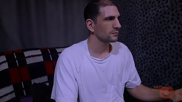 Snapshot of ObeyLust chatting on 10/28/25, 02:34 ObeyLust online show from 10/28/25, 02:34