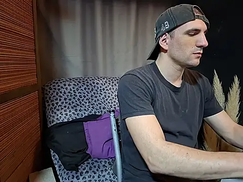 Snapshot of ObeyLust chatting on 10/30/25, 04:33 ObeyLust online show from 10/30/25, 04:33