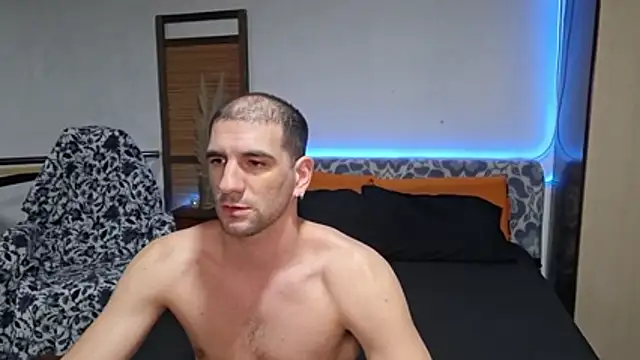 Snapshot of ObeyLust chatting on 12/17/25, 01:21 ObeyLust online show from 12/17/25, 01:21