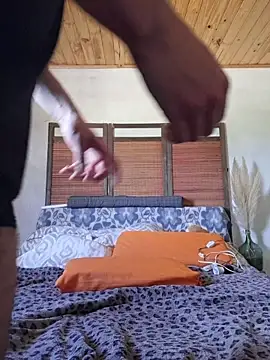 Snapshot of ObeyLust chatting on 10/31/25, 05:53 ObeyLust online show from 10/31/25, 05:53