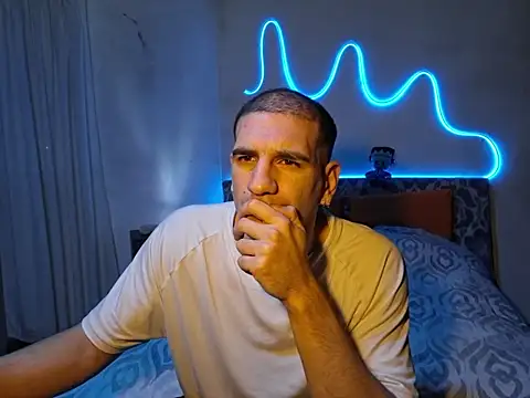 Snapshot of ObeyLust chatting on 11/17/25, 07:12 ObeyLust online show from 11/17/25, 07:12