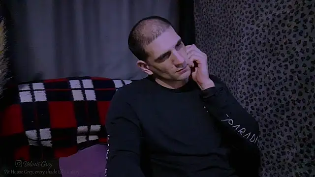 Snapshot of ObeyLust chatting on 10/21/25, 02:22 ObeyLust online show from 10/21/25, 02:22