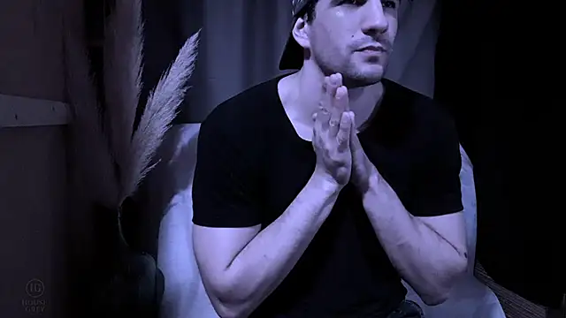 Snapshot of ObeyLust chatting on 10/05/25, 05:25 ObeyLust online show from 10/05/25, 05:25