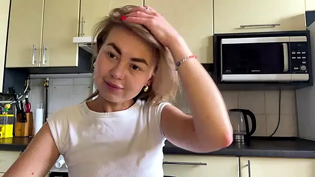 Snapshot of MartaLuna_ chatting on 06/15/26, 09:31 MartaLuna online show from 06/15/26, 09:31