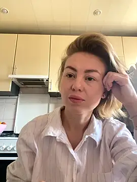 MartaLuna  online show from 11/15/25, 06:39