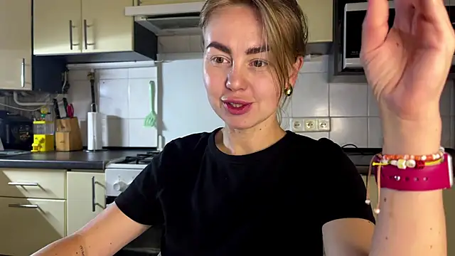 Snapshot of MartaLuna_ chatting on 07/09/26, 06:29 MartaLuna online show from 07/09/26, 06:29