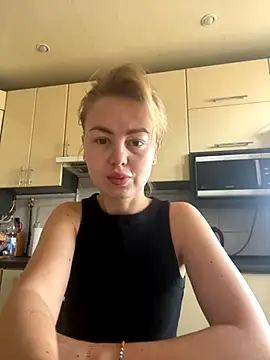 MartaLuna  online show from 10/29/25, 07:18