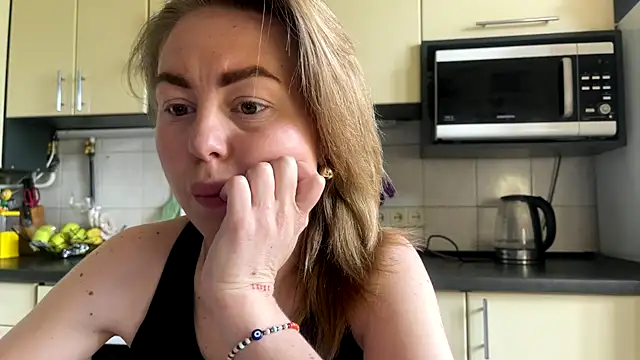 Snapshot of MartaLuna_ chatting on 05/10/26, 10:41 MartaLuna online show from 05/10/26, 10:41