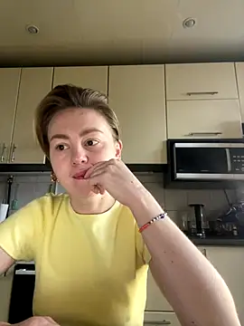 MartaLuna  online show from 12/15/25, 09:37