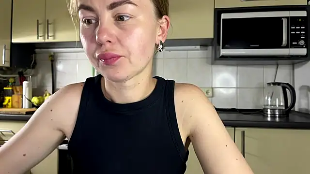 Snapshot of MartaLuna_ chatting on 05/22/26, 07:23 MartaLuna online show from 05/22/26, 07:23