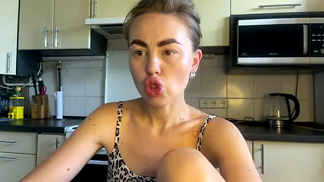 Snapshot of MartaLuna_ chatting on 07/01/26, 01:11 MartaLuna online show from 07/01/26, 01:11