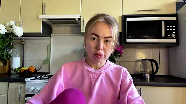 Snapshot of MartaLuna_ chatting on 05/31/26, 01:06 MartaLuna online show from 05/31/26, 01:06