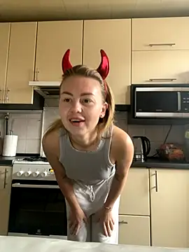 MartaLuna  online show from 10/28/25, 08:35