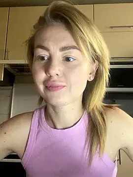 MartaLuna  online show from 11/18/25, 11:57