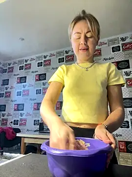 MartaLuna  online show from 11/25/25, 10:04