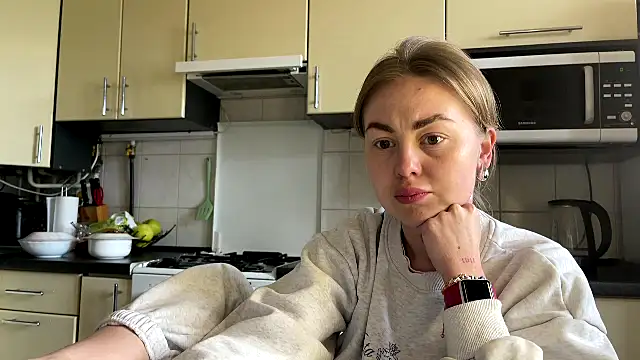 Snapshot of MartaLuna_ chatting on 05/01/26, 02:00 MartaLuna online show from 05/01/26, 02:00