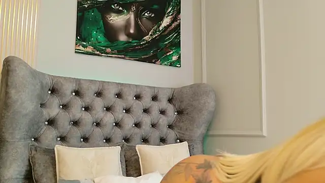 MeganXDesire online show from 10/24/25, 04:55