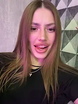 Elizabeth Tay online show from 03/18/26, 06:31