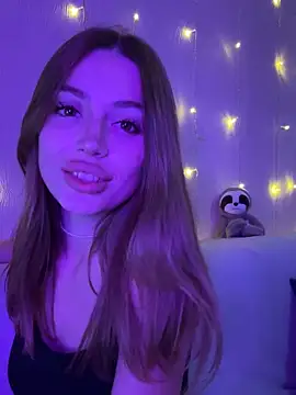 Elizabeth Tay online show from 10/18/25, 05:37