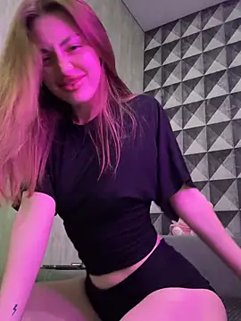 Elizabeth Tay online show from 04/08/26, 06:42