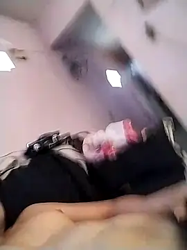 Snapshot of reycam97 chatting on 02/25/26, 02:39 reycam97 online show from 02/25/26, 02:39