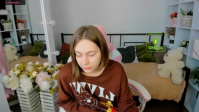 Elma Lily online show from 12/17/25, 07:24