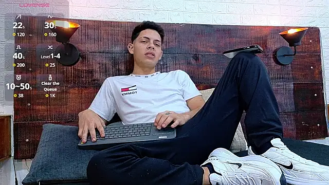 JhosuaVega online show from 11/12/25, 09:51