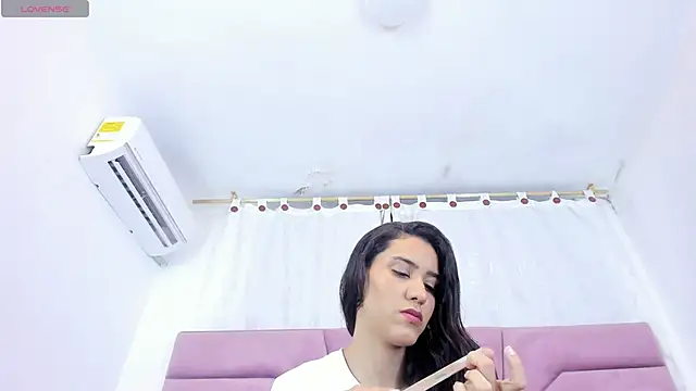 miajhonsonx online show from 05/07/26, 01:47