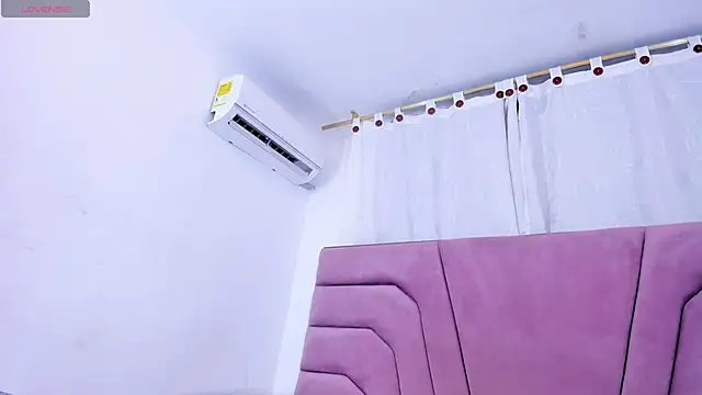 miajhonsonx online show from 04/15/26, 06:01