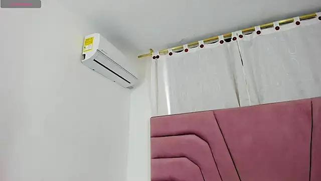 miajhonsonx online show from 12/17/25, 02:11