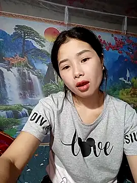 Snapshot of Vy_xx chatting on 10/18/25, 02:02 Vy xx online show from 10/18/25, 02:02